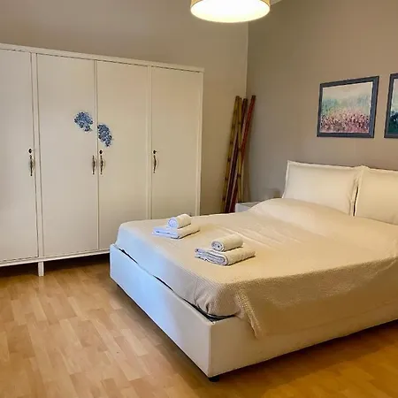 Alexa House Front شقة *